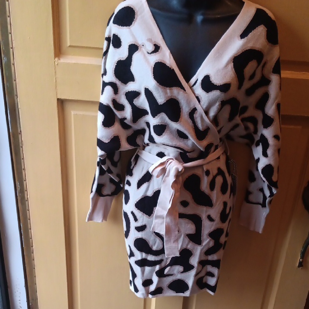 Stylish Women's Wrap Dress - Black and Cream